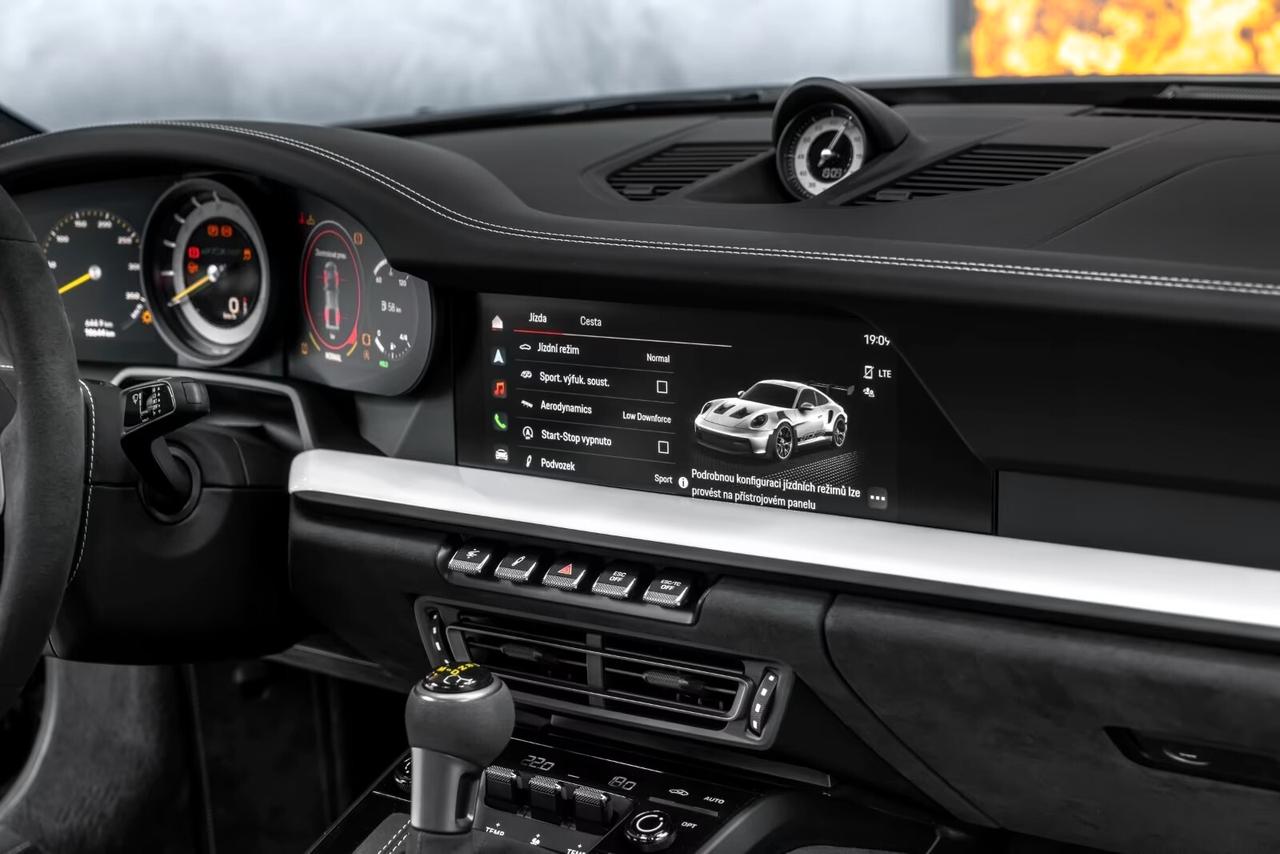 Porsche 911 GT3 RS PPF completo e pellicola satinata nera