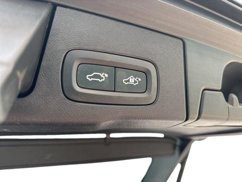 Volvo XC60 B4 AWD 211 Cv Geartronic Momentum Pro