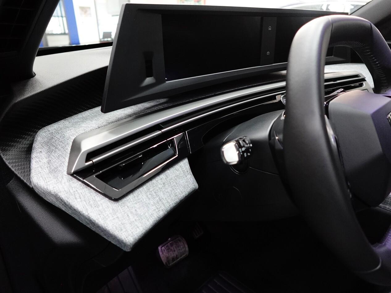 Peugeot 5008 1.2 HYBRID 145 CV E-DCS6 ALLURE 7 POSTI