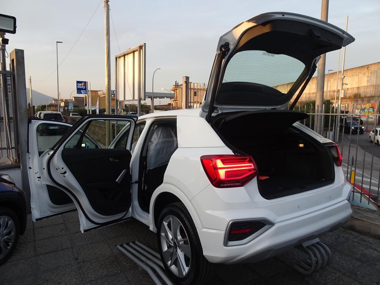 Audi Q2 35 TDI S tronic Identity Black