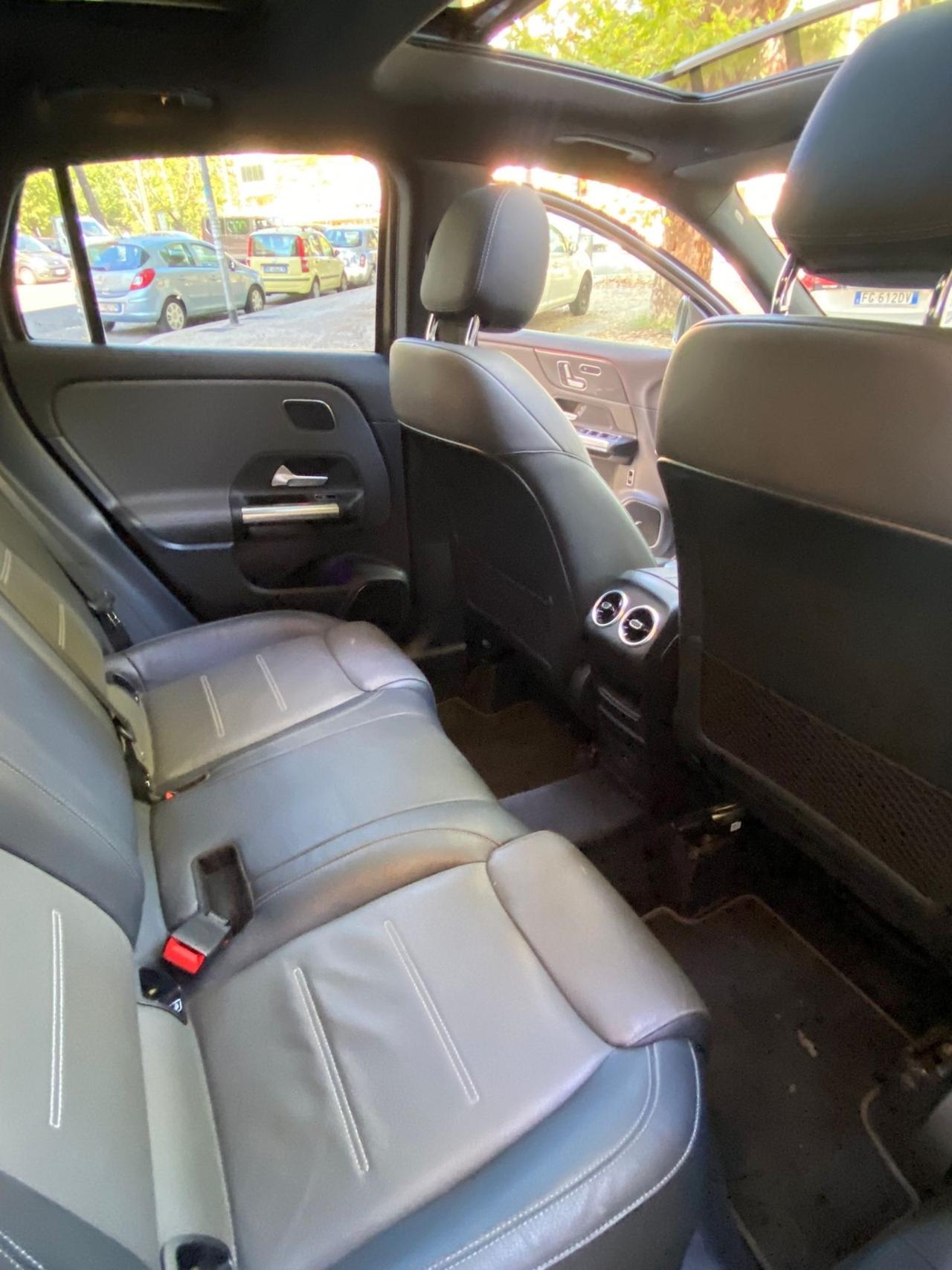 Mercedes-benz GLA 35 AMG MAGNO GRAU TETTO PELLE IVA ESPOSTA