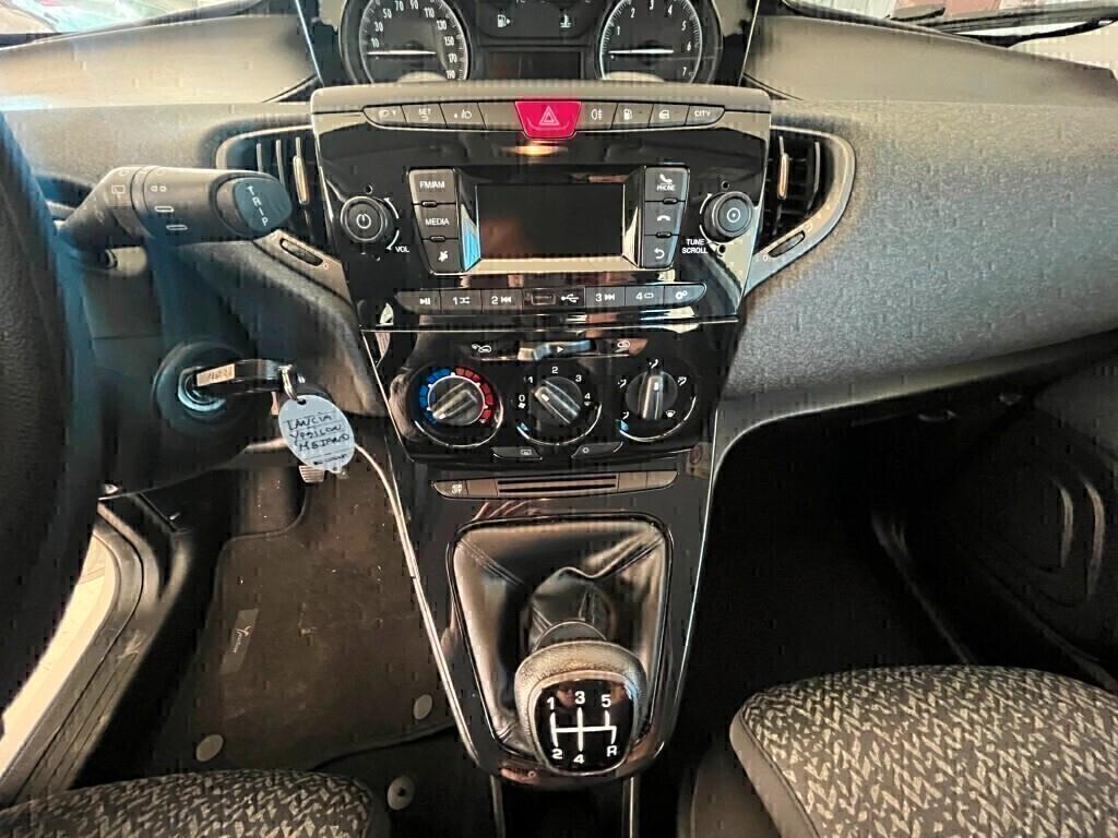 Lancia Ypsilon 0.9 TwinAir 85 Cv 5p Ecochic Metano Adatta per Neopatentati