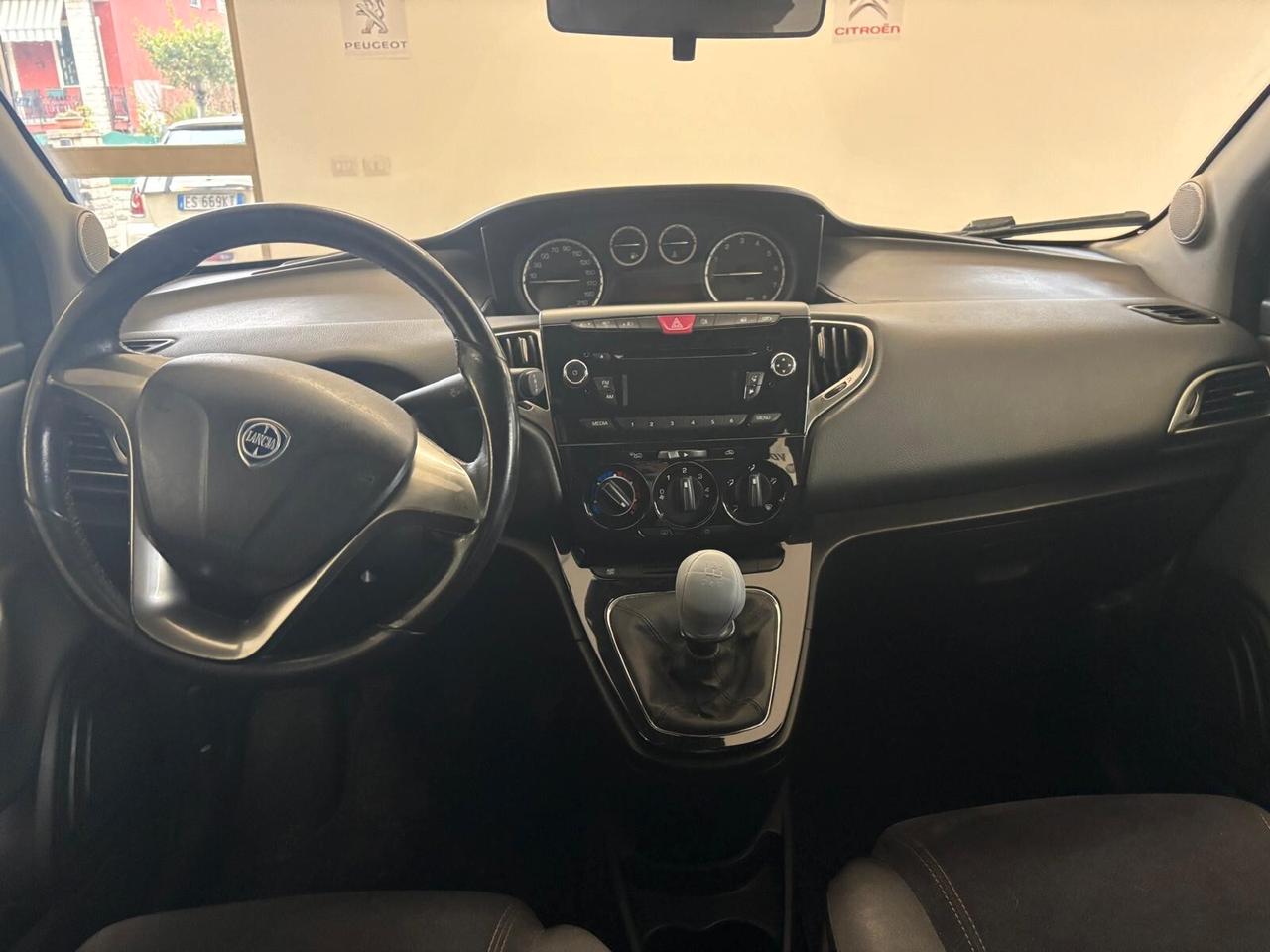 LANCIA YPSILON ANNO 2013 bz 1.2 ADATTA NEOPATENTATI KM 209 mila