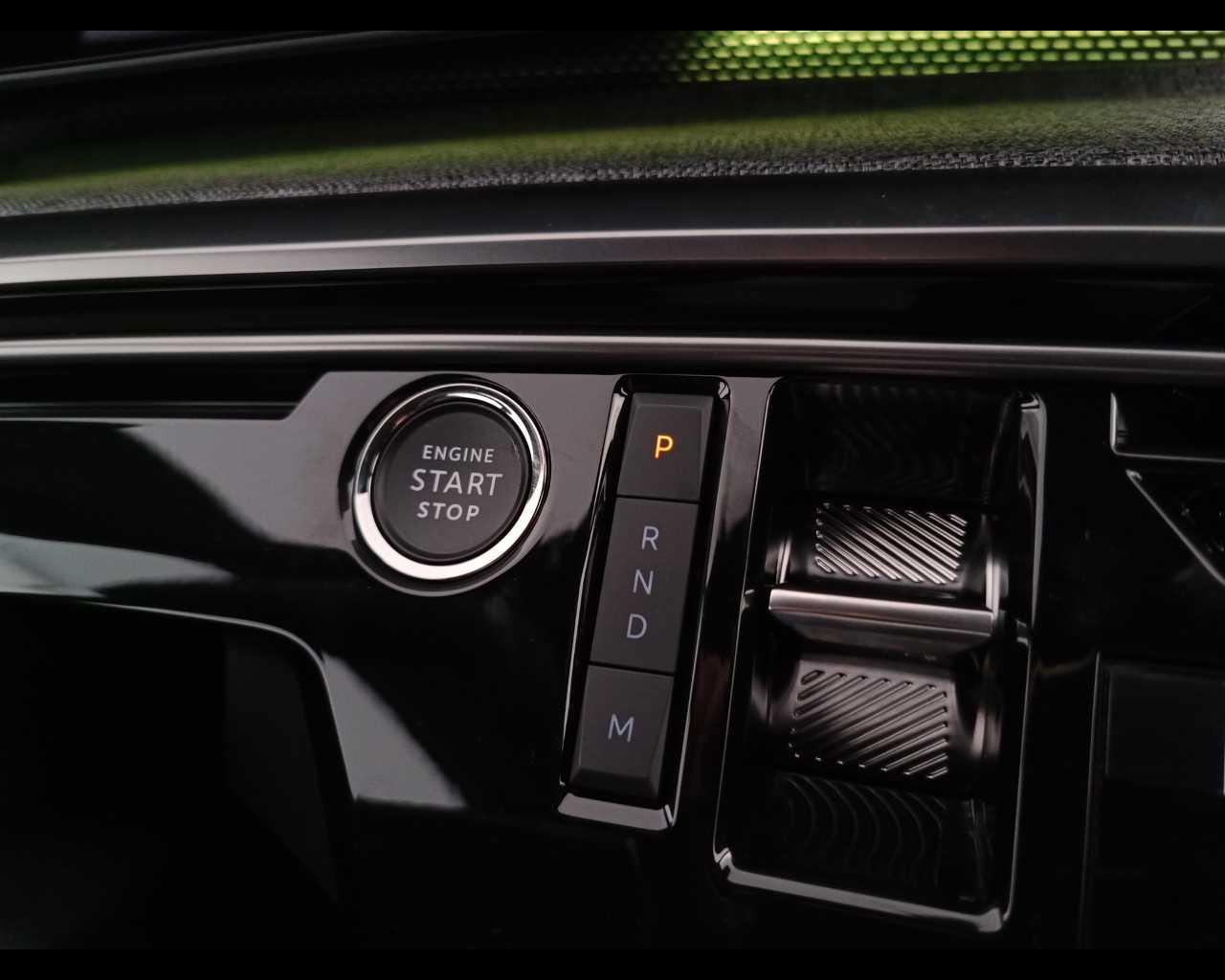 PEUGEOT Nuovo 5008 Hybrid 136 e-DCS6 GT