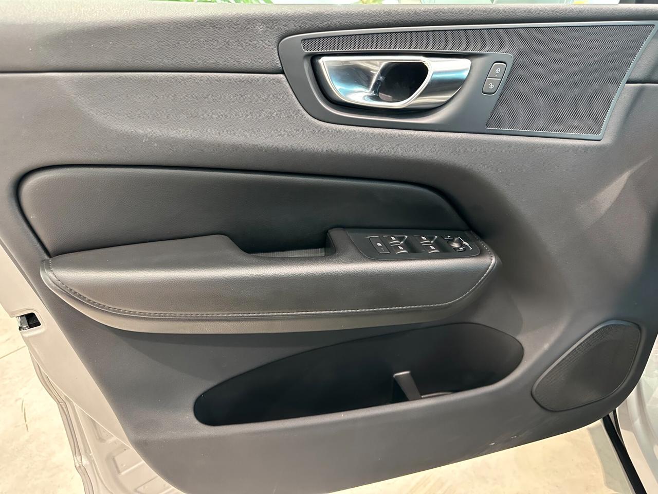 Volvo XC60 B4 (d) AWD Geartronic Momentum VAN