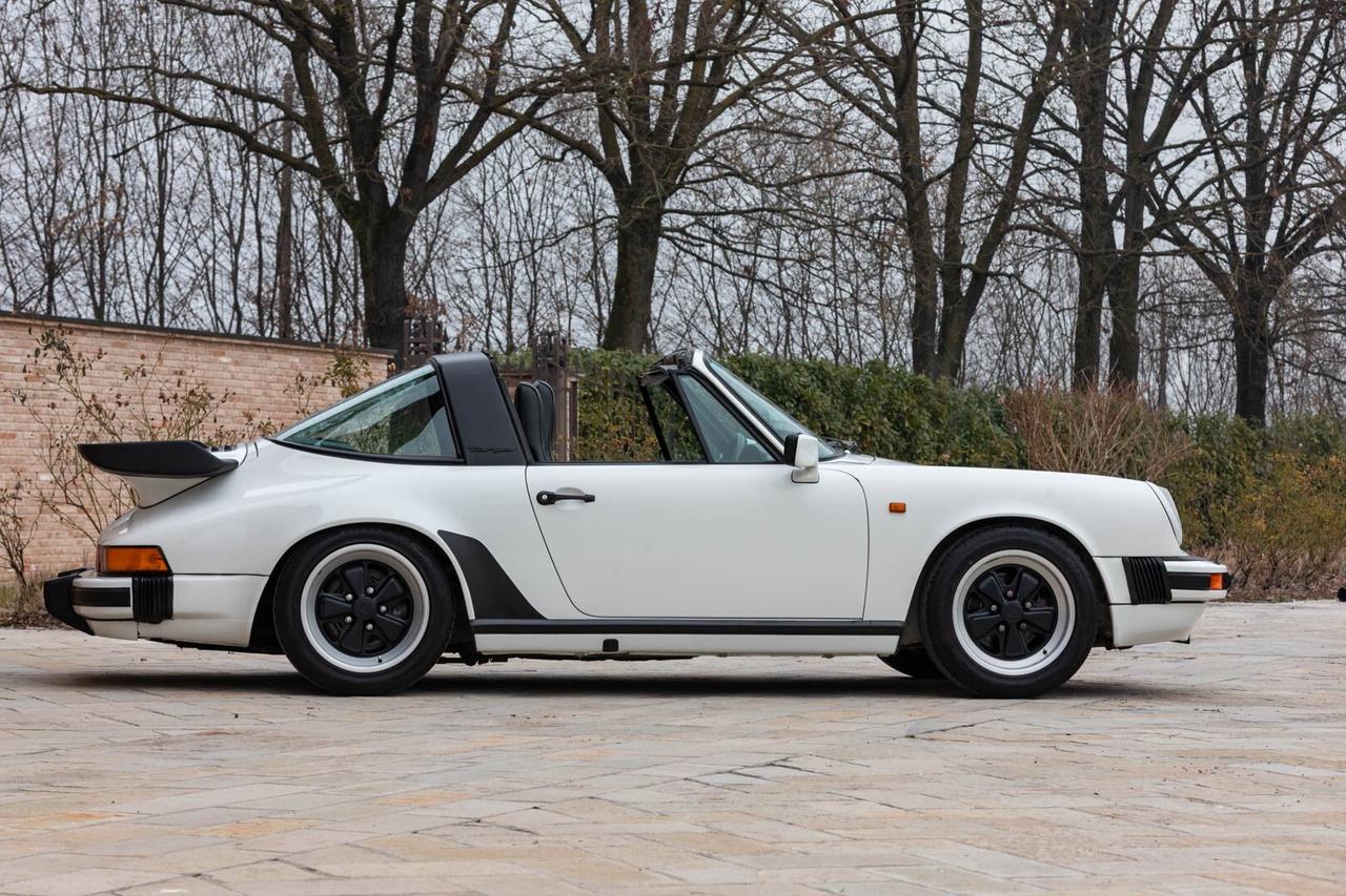 Porsche 911 CARRERA 3.2 G50 TARGA - RDS01800