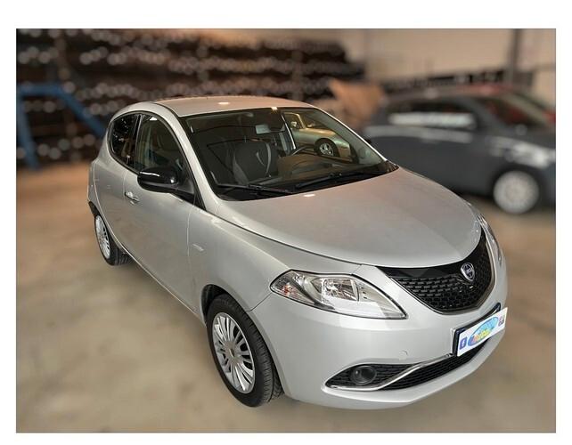 Lancia Ypsilon 1.2 69 CV 5 porte Gold X NEOPATENTATI