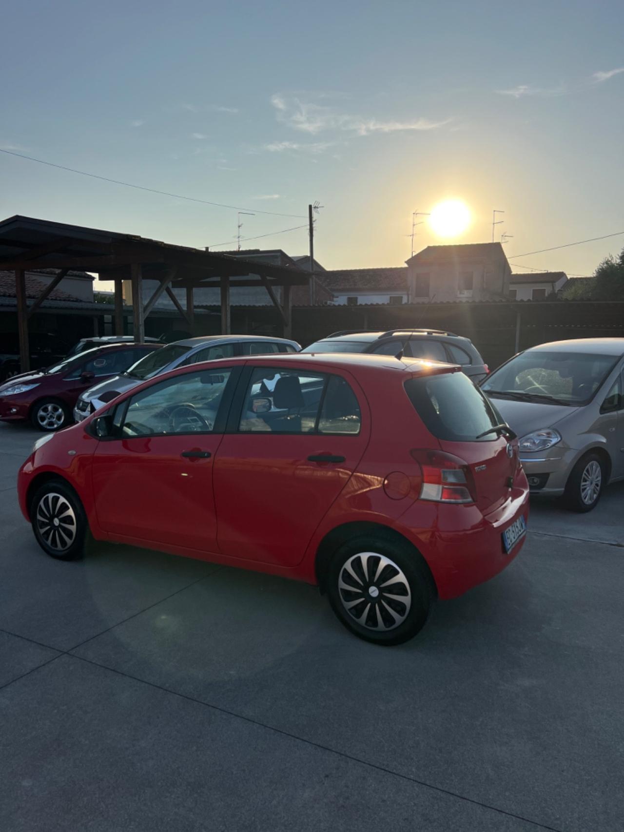 Toyota Yaris 1.0 5 porte