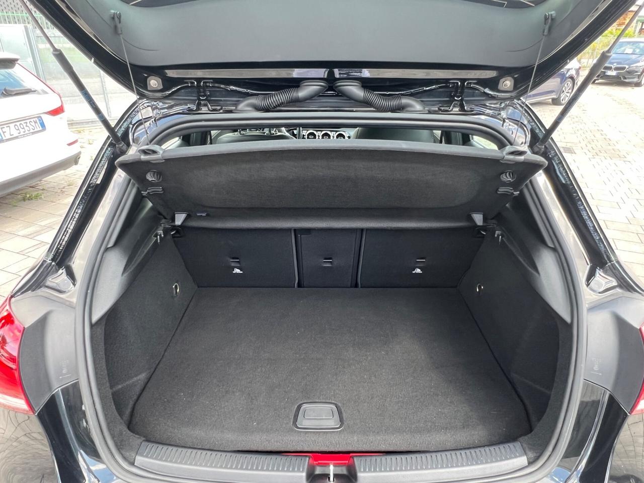 Mercedes-Benz A 250 e hybrid EQ Business