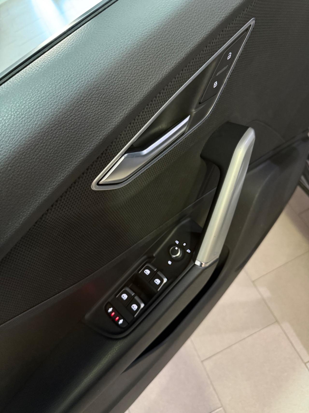Audi Q2 40 TFSI quattro S tronic Identity Black