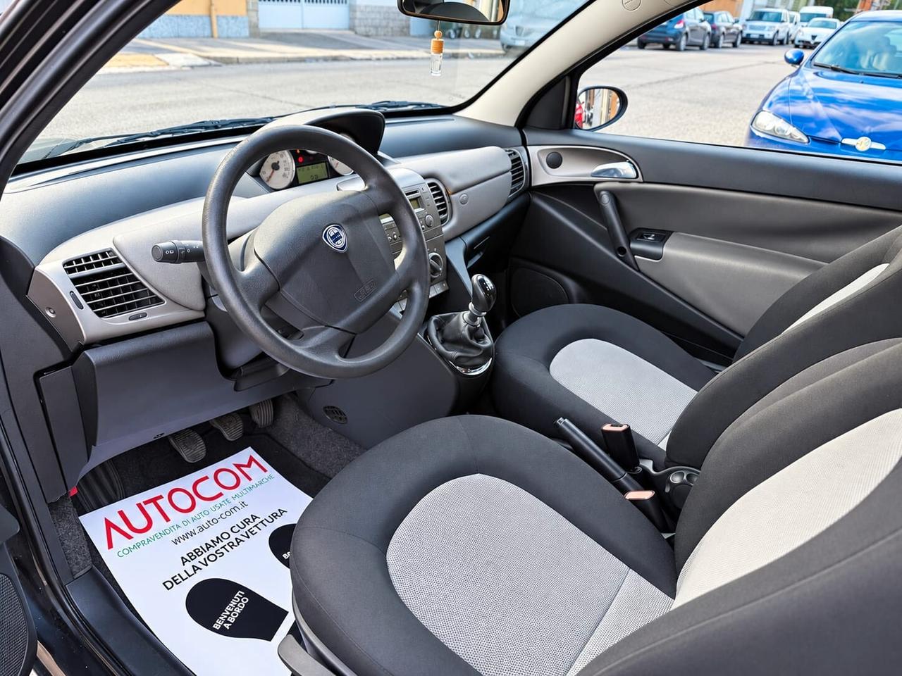 Lancia Ypsilon 1.2 16V Platino