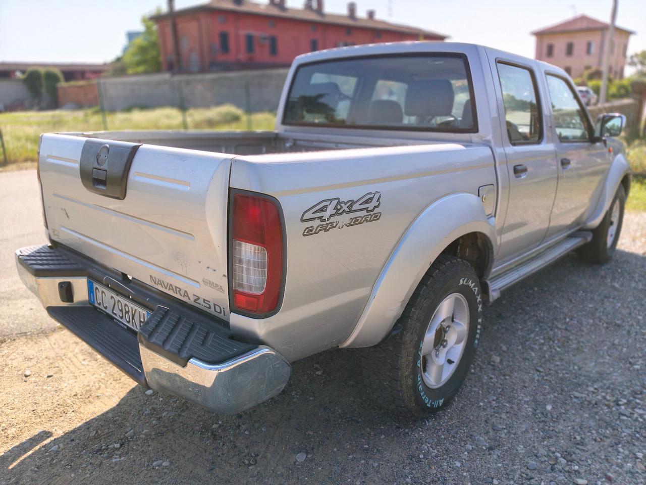 Nissan Navara Double Cab 2.5 td 133cv