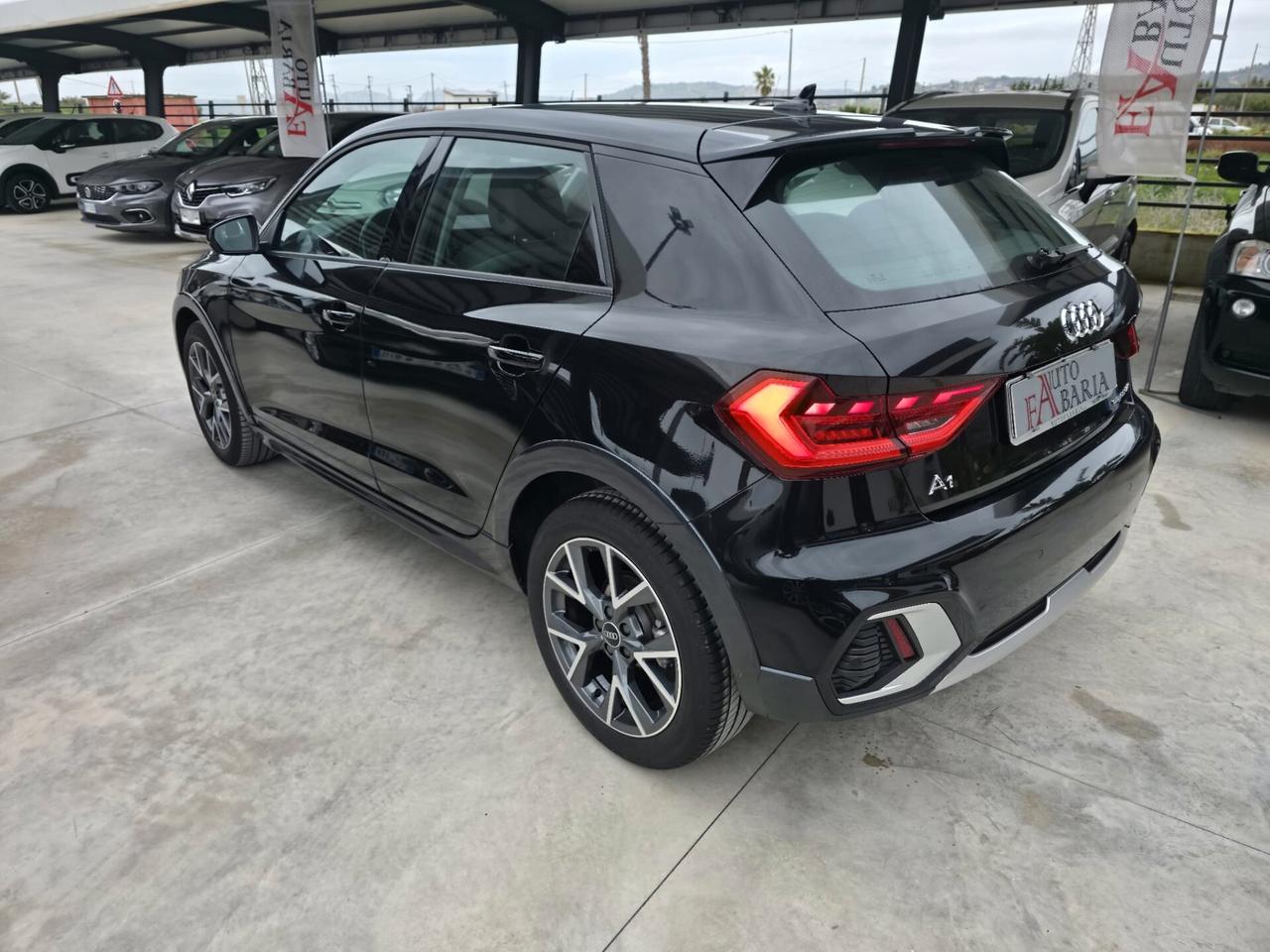 Audi A1 citycarver 35 TFSI Identity Contrast