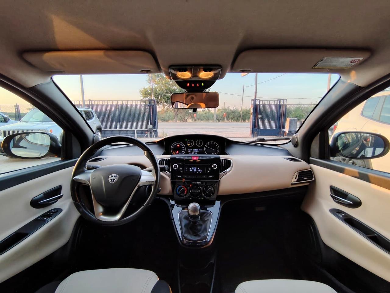 Lancia Ypsilon 1.2 69 CV 5 porte S&S Platinum