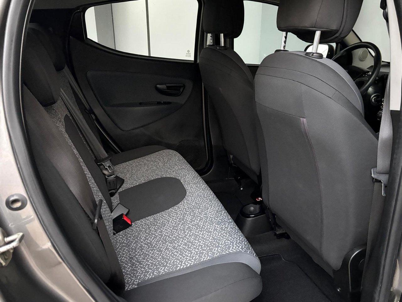 Lancia Ypsilon 1.0 firefly hybrid Silver s&s 70cv 5p.ti