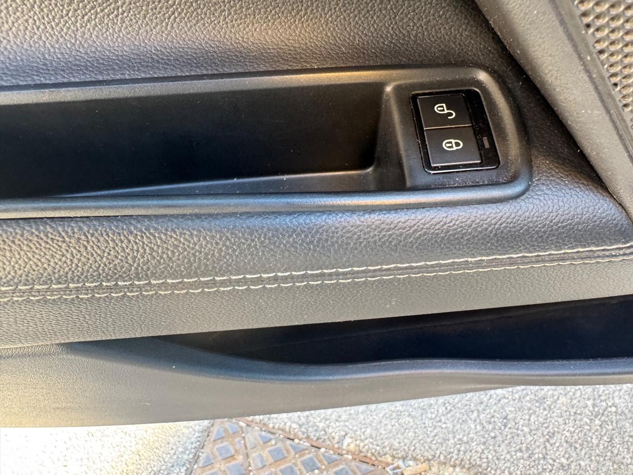 Jaguar XE 2.0 D 180 CV Landmark Edition