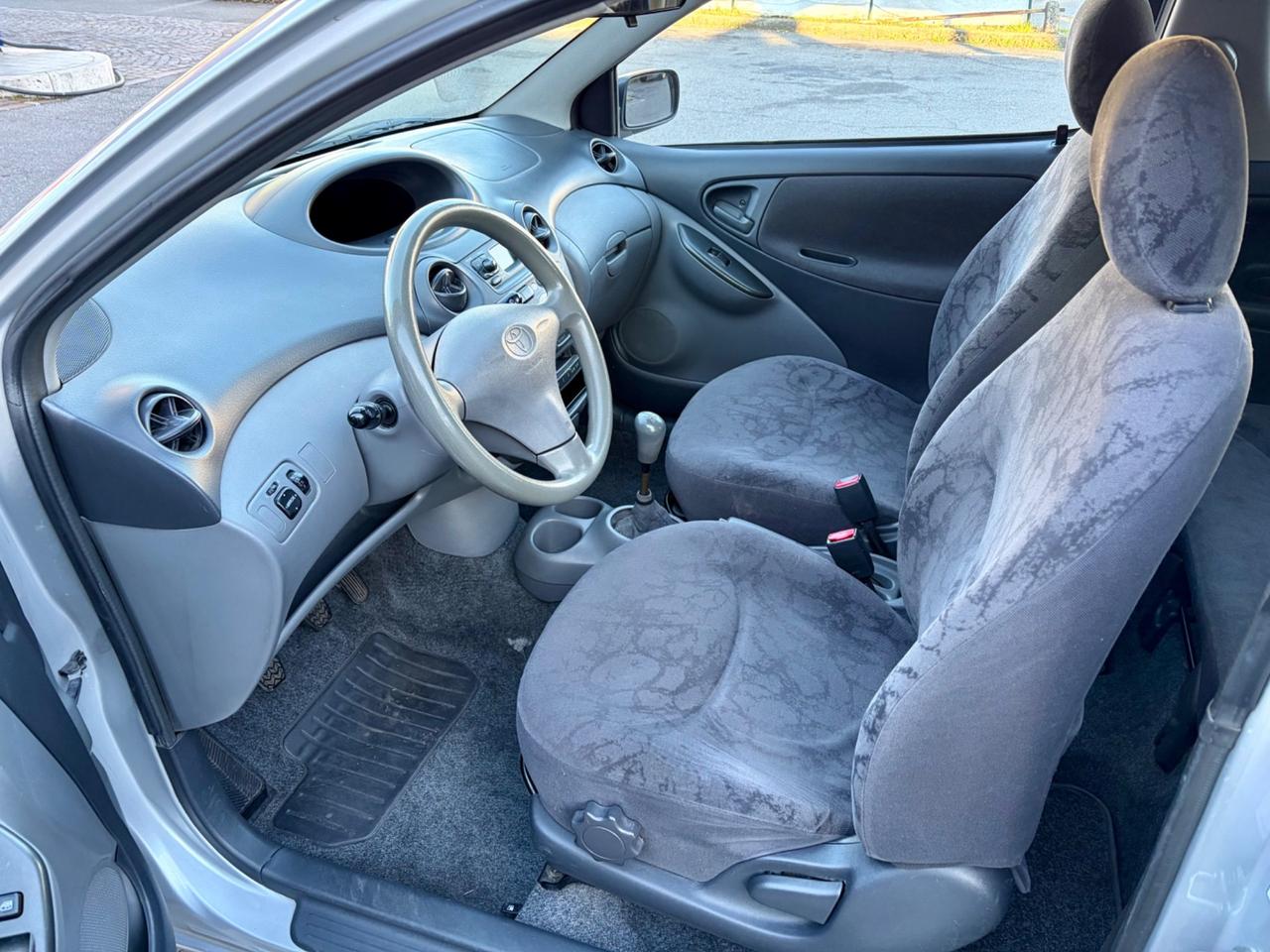 Toyota Yaris 1.0i 16V cat 3 porte Sol