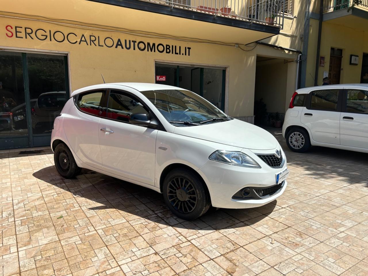 Lancia Ypsilon 1.0 FireFly 5 porte S&S Hybrid Ecochic Silver