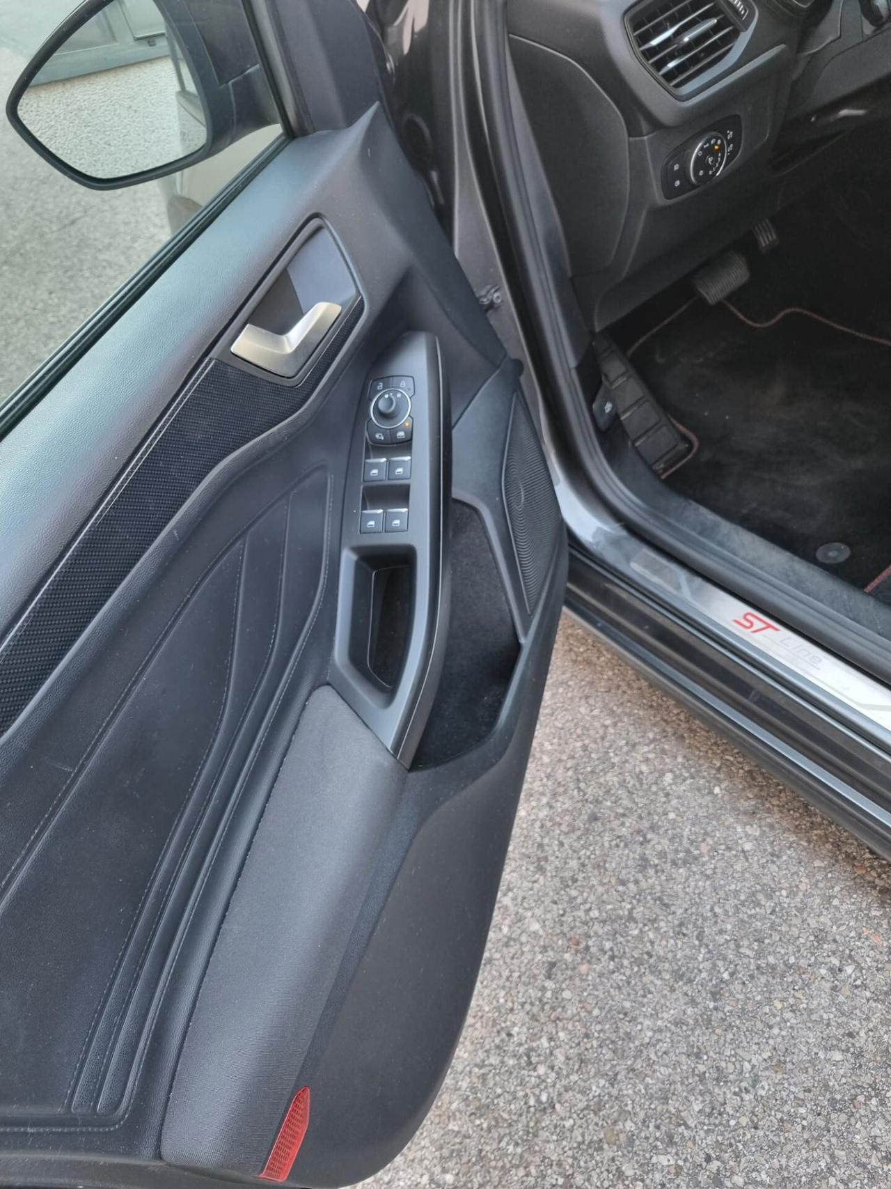 Ford Focus 1.5 EcoBlue 115 CV automatico 5p. ST-Line X