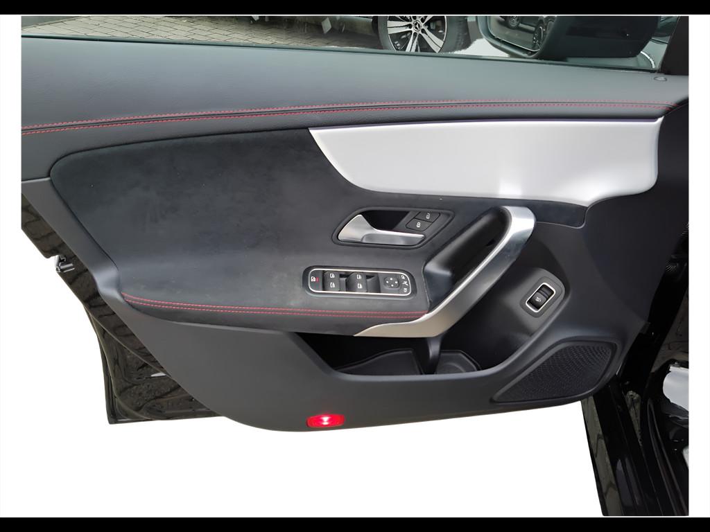 Mercedes-Benz CLA Coupe - C118 - CLA Coupe 180 d Premium auto