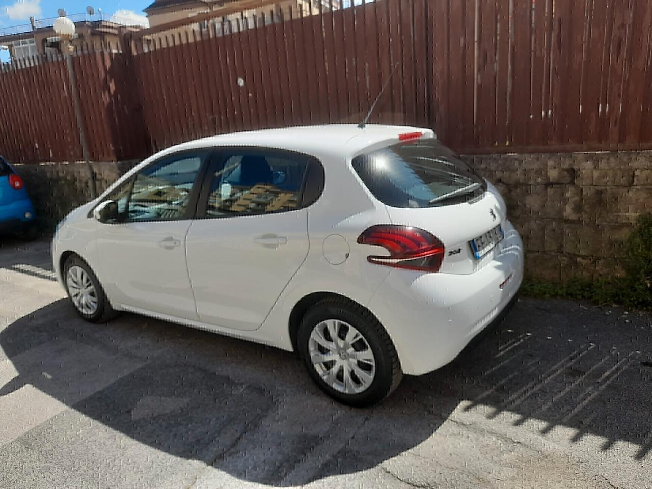 Peugeot 208 PureTech 82 5 porte Allure