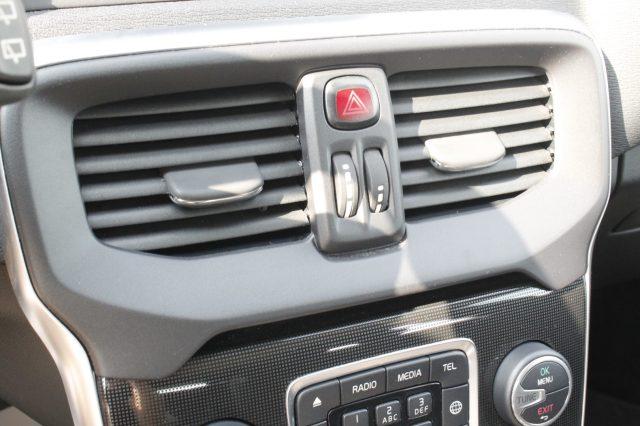 VOLVO V40 Cross Country D2 Business FULL-LED