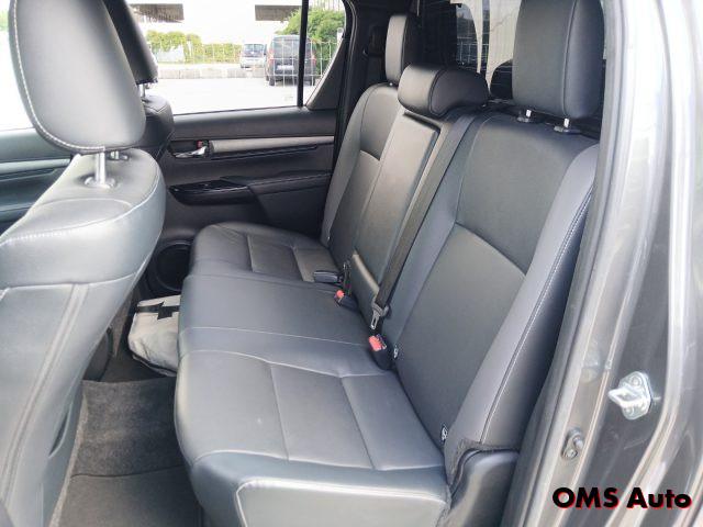 TOYOTA Hilux 2.8 D A/T 4WD 4 porte Double Cab Invincible N1