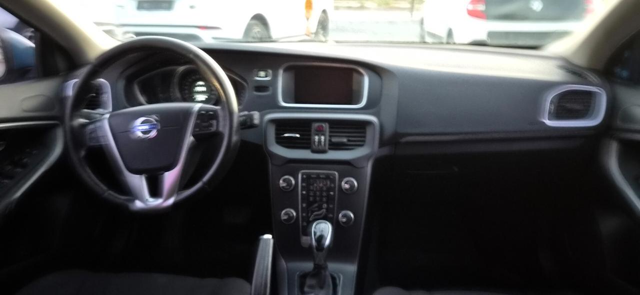 Volvo V40 D2 1.6 Powershift R-design Kinetic