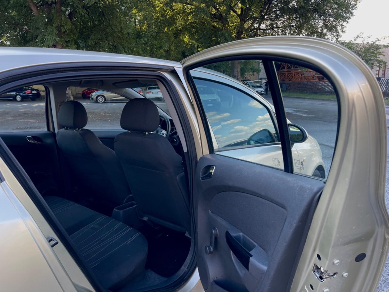 Opel Corsa 1.2 5 porte Cosmo per Neopatentati