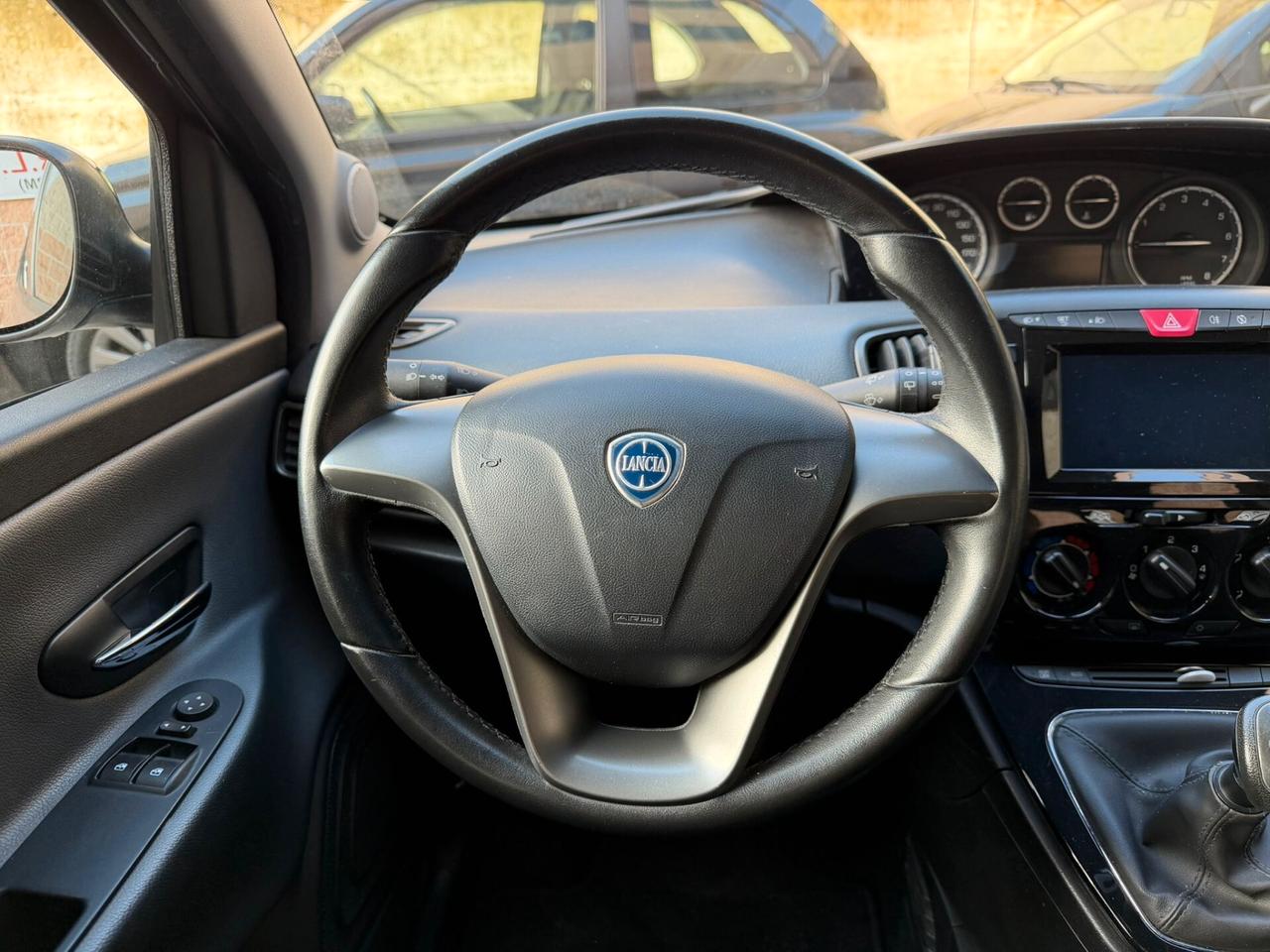 Lancia Ypsilon 0.9 TwinAir 85 CV 5 porte S&S Platinum