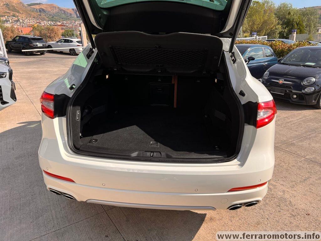 Maserati Levante V6 Diesel AWD Granlusso a 349 euro al mese