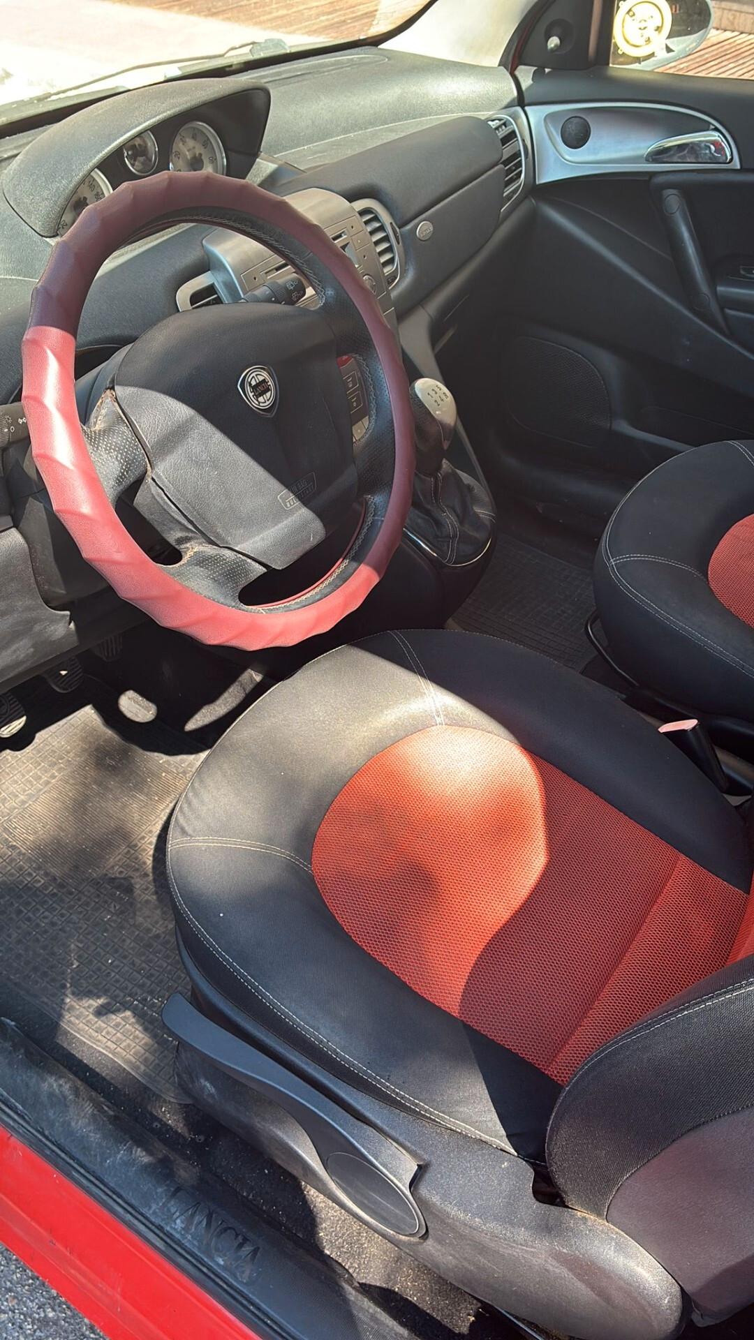 Lancia Ypsilon 1.3 MJT 75 CV Argento