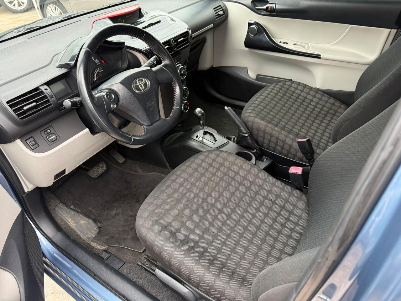 Toyota iQ 1.0 CVT Trend