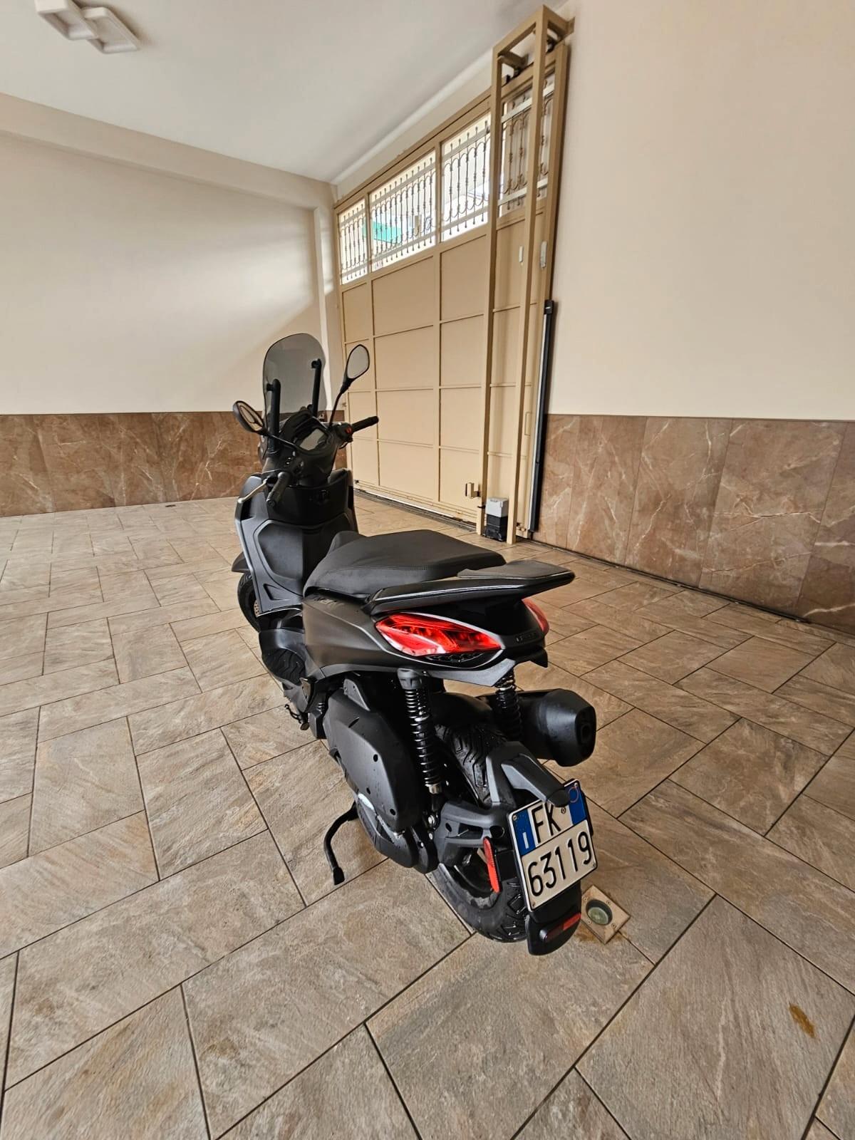 Piaggio Beverly 300 DEEP BLACK