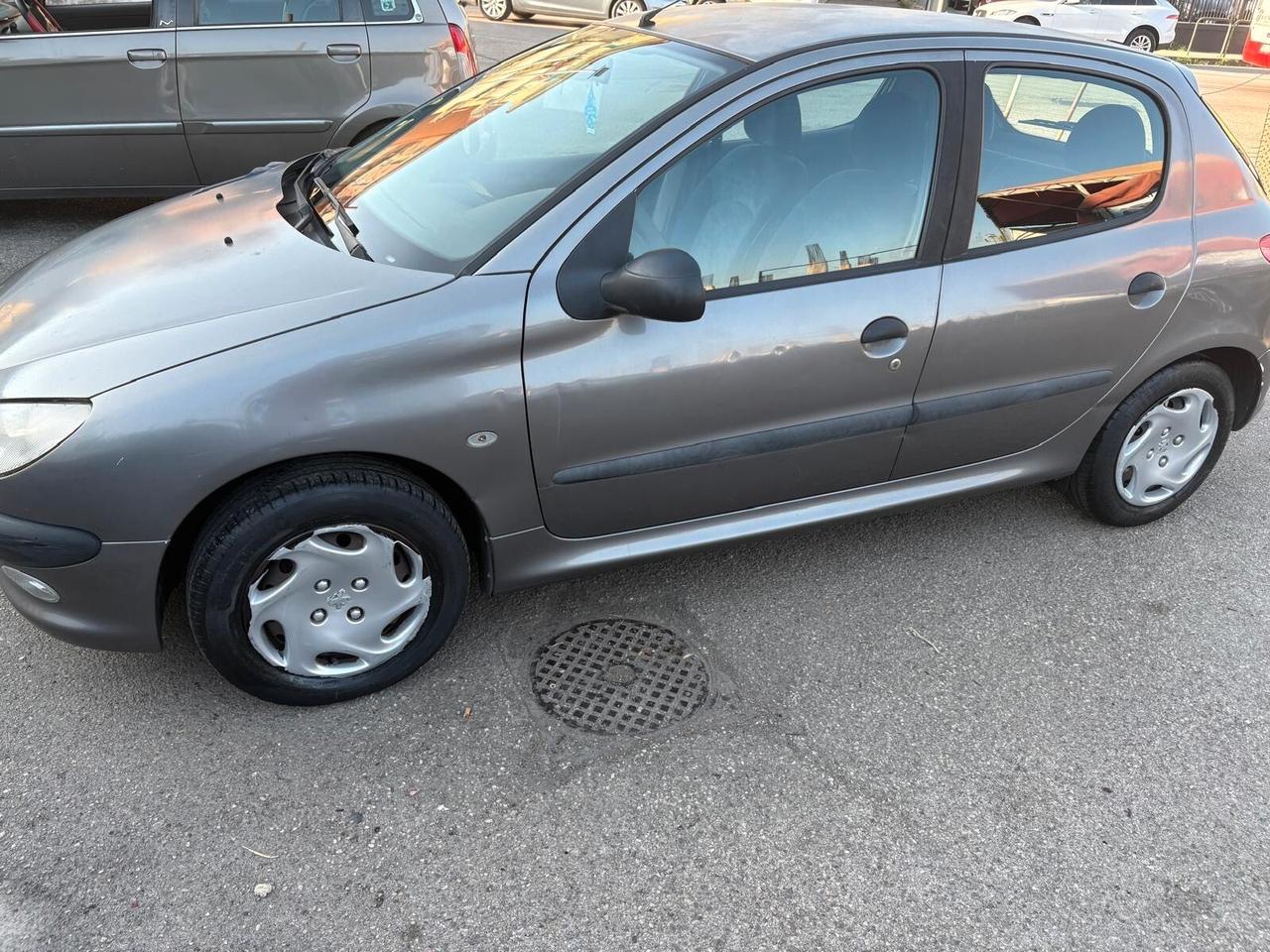 Peugeot 206 1.1 5p. XT