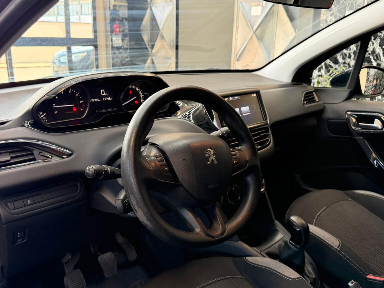 Peugeot 208 PureTech 82 5 porte Allure