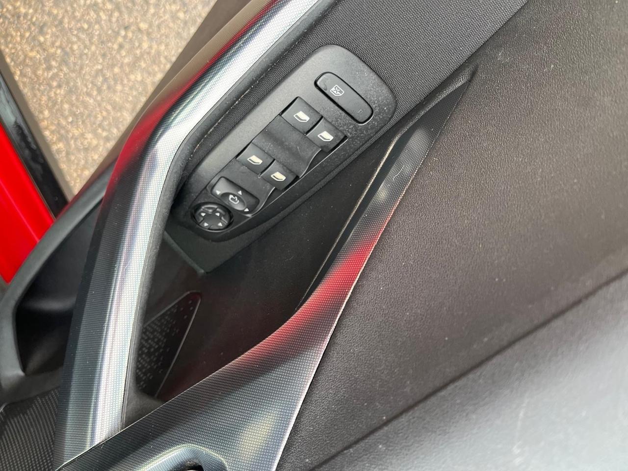 Peugeot 2008-1.5 blue hdi-allure-km 78000-2019