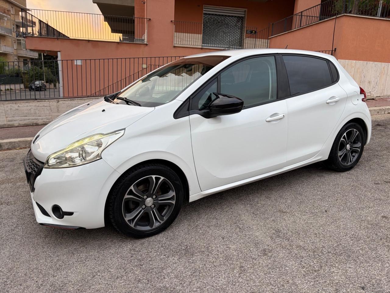 Peugeot 208 1.4 HDi 68 CV strafull