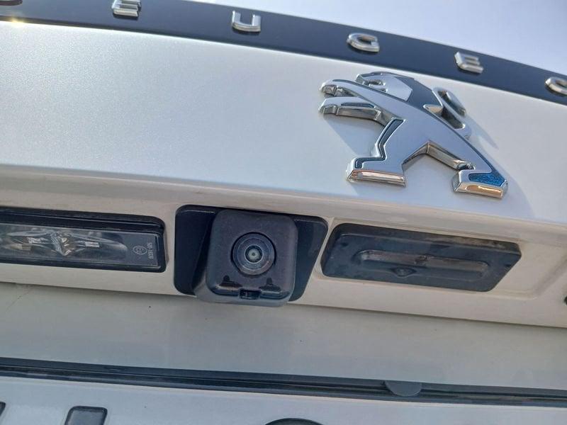 Peugeot 2008 motore elettrico 136 CV Allure