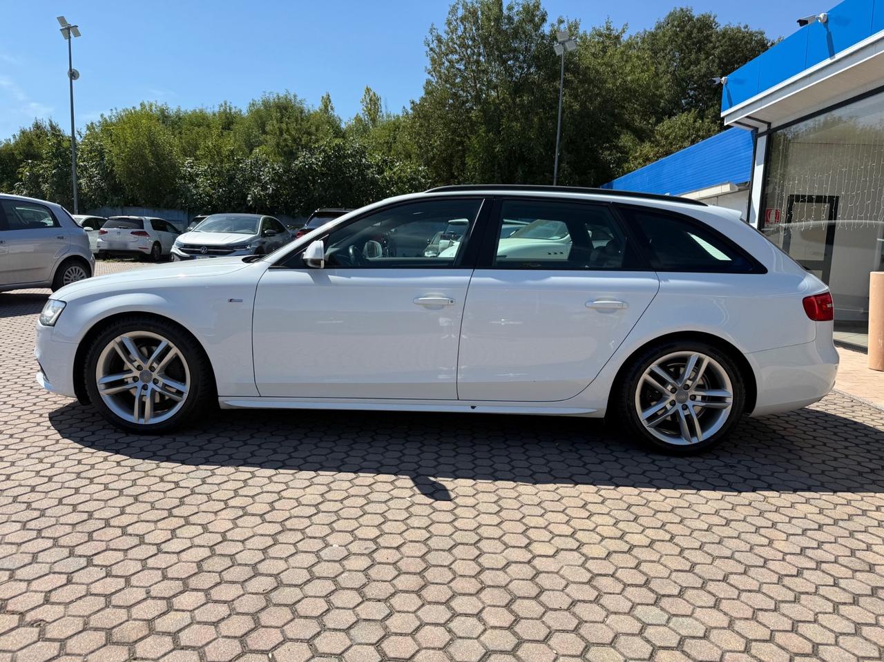 Audi A4 Avant 2.0 TDI 177CV s-line interno/esterno