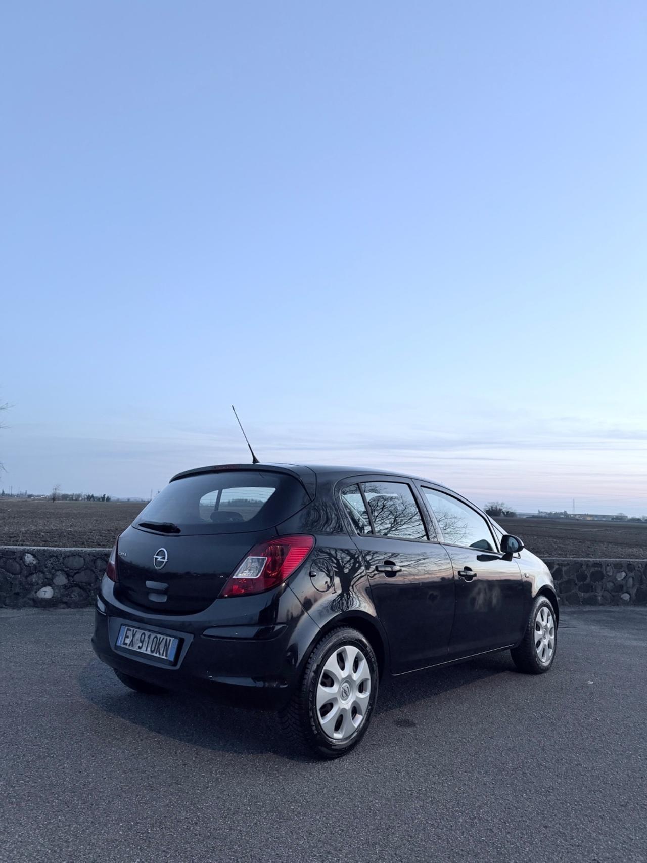 Opel Corsa 1.2 5 porte