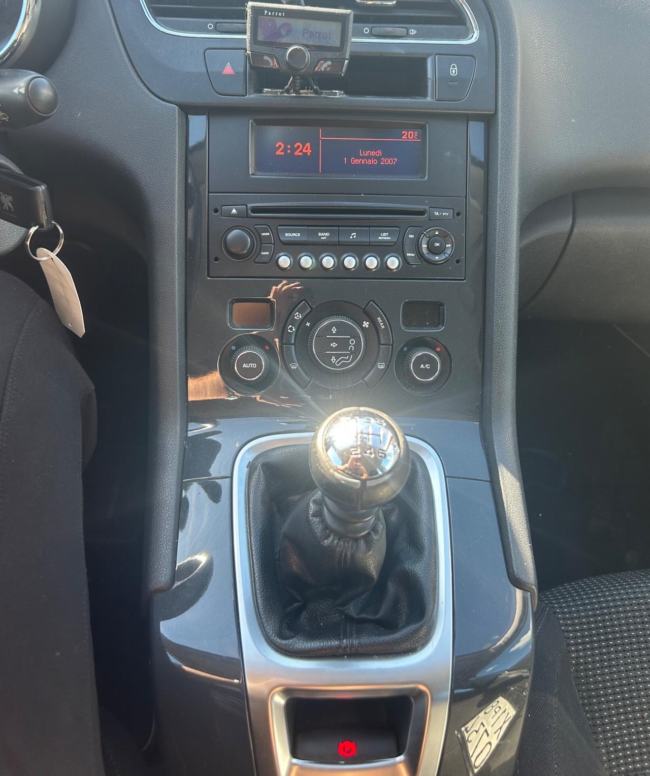 Peugeot 5008 HDi Business 7p. Neopatentati 2011