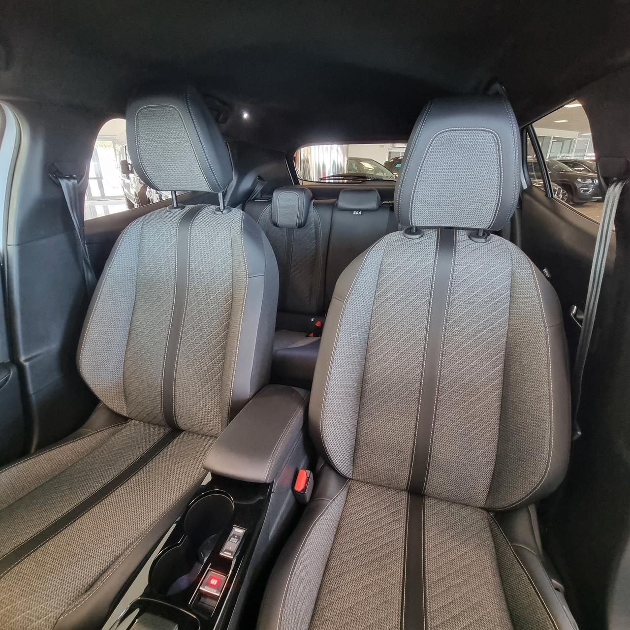 PEUGEOT 2008 ALLURE 1.2 Bz 130cv cambio automatico EAT8 Euro 6E