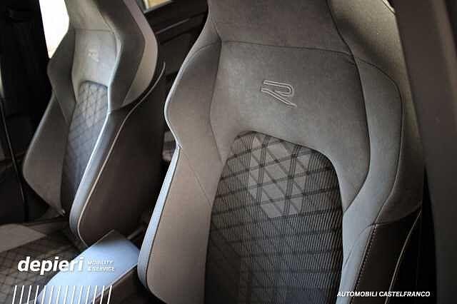 Volkswagen Golf 1.5 eTSI EVO DSG R-Line -MHEV