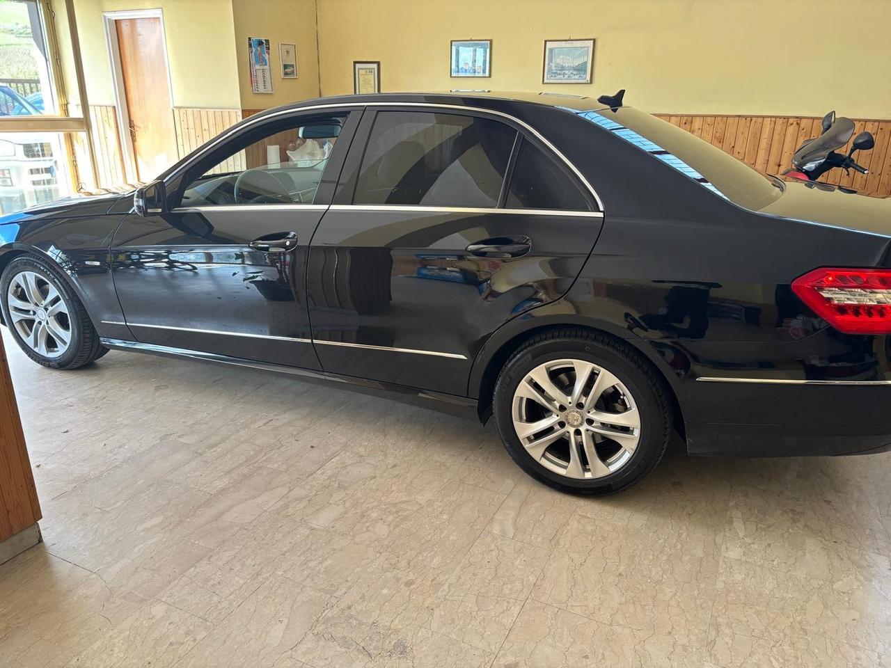 Mercedes-benz E 220 CDI BlueEFFICIENCY Avantgarde AMG