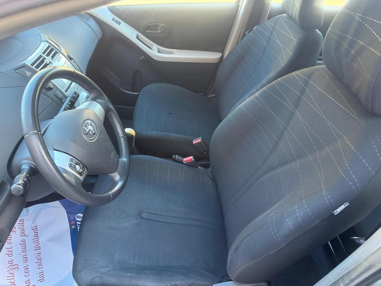 Toyota Yaris 1.0 5 porte