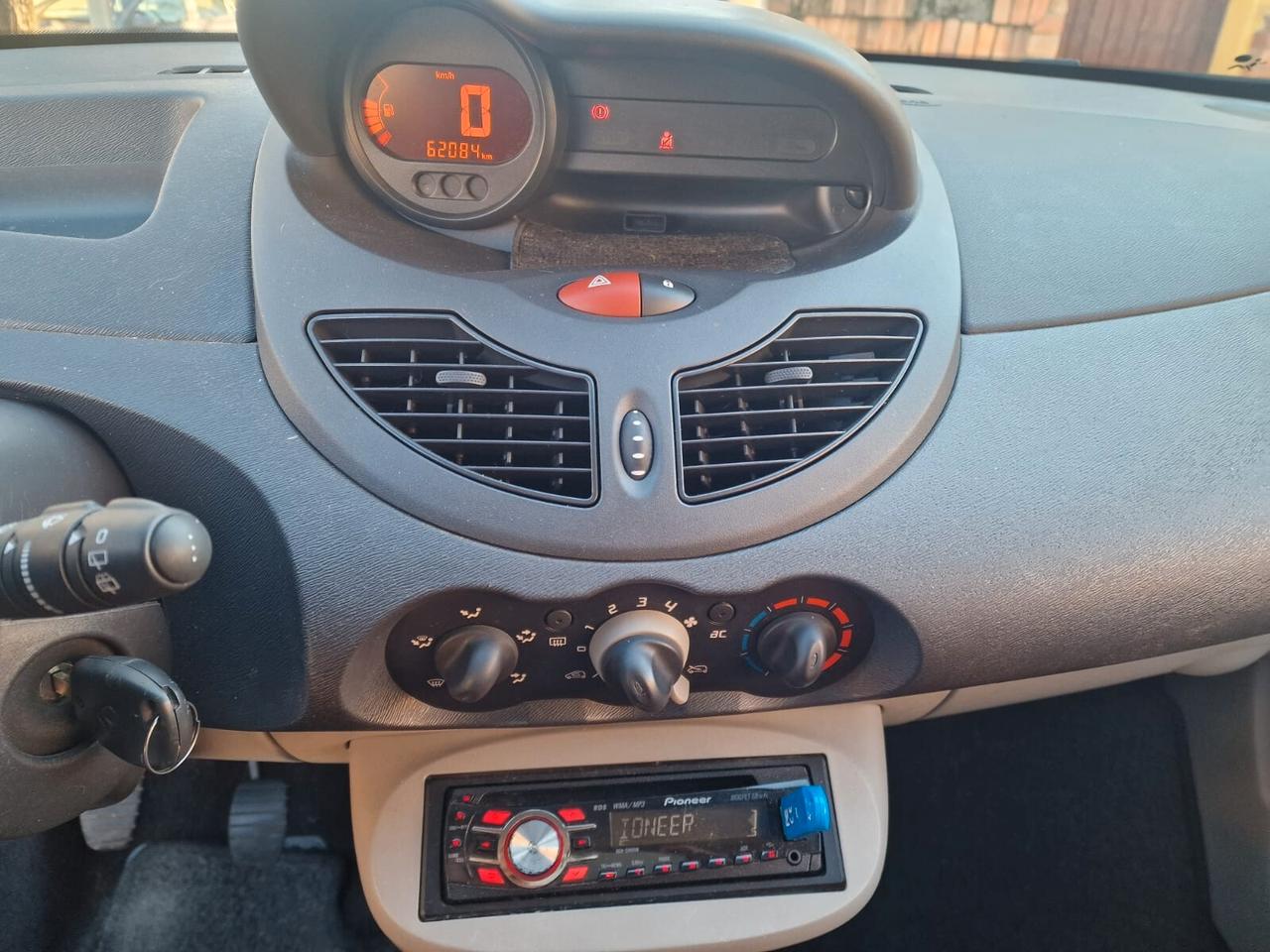 Renault Twingo 1.2 SOLO 62.000KM NEOPATENTATI