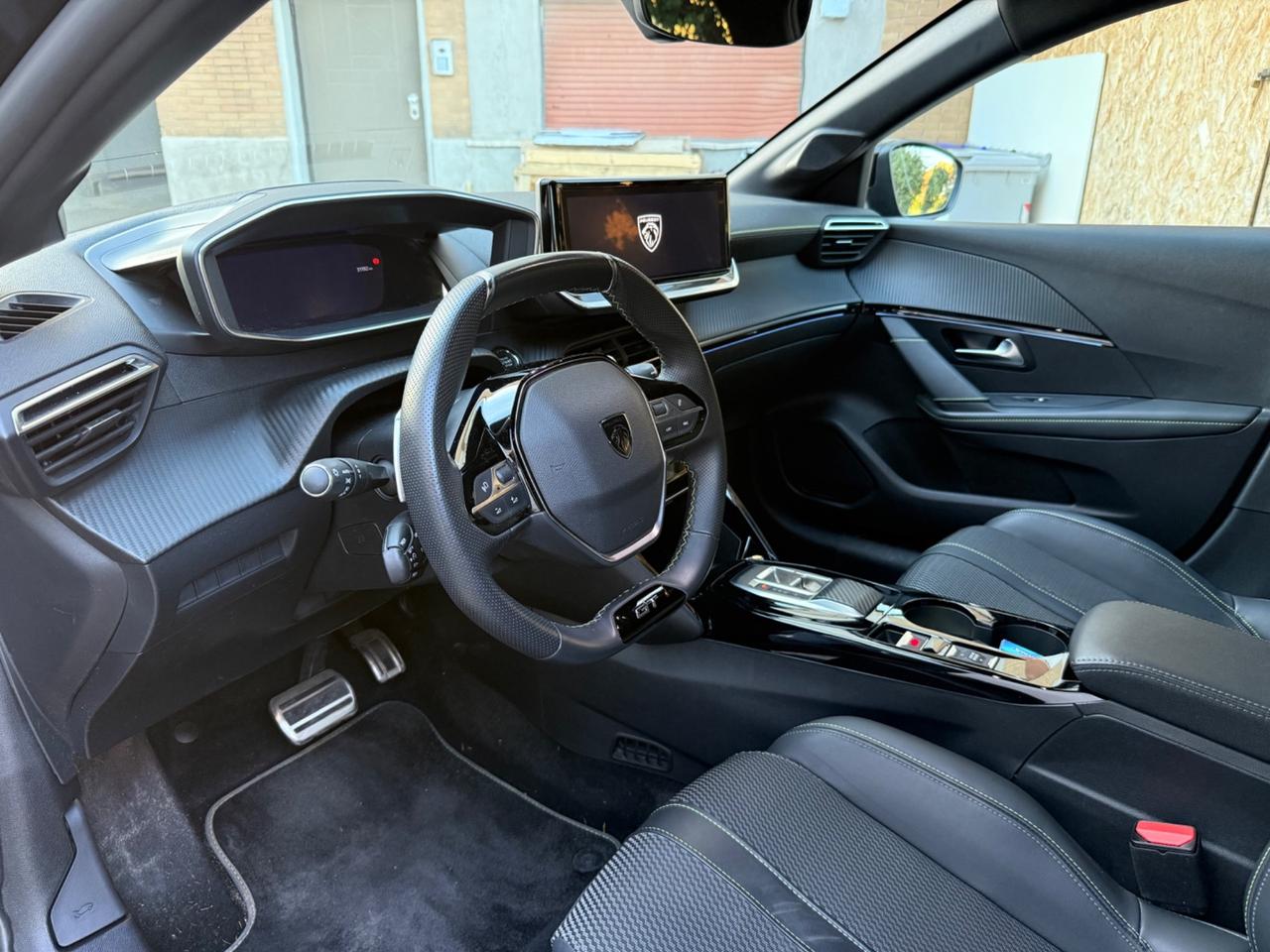 Peugeot 208 Hybrid 136 e-DCS6 GT