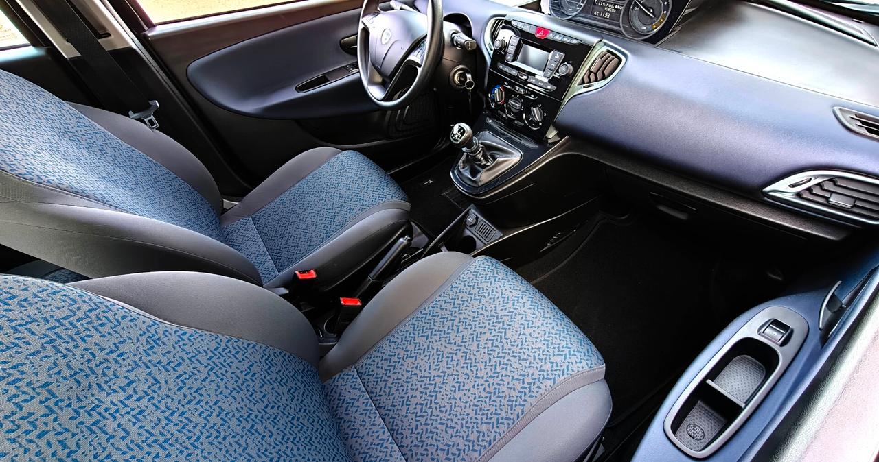 Lancia Ypsilon 1.0 FireFly 5 porte S&S Hybrid Alberta Ferretti