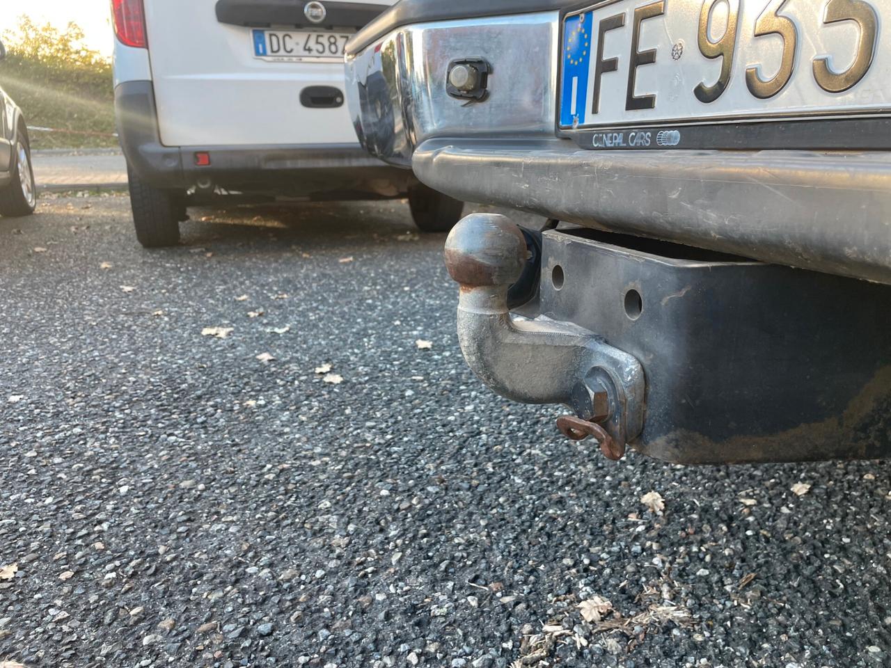 Nissan Navara 2.5 dCi 4 porte Double Cab SE + GANCIO TRAINO